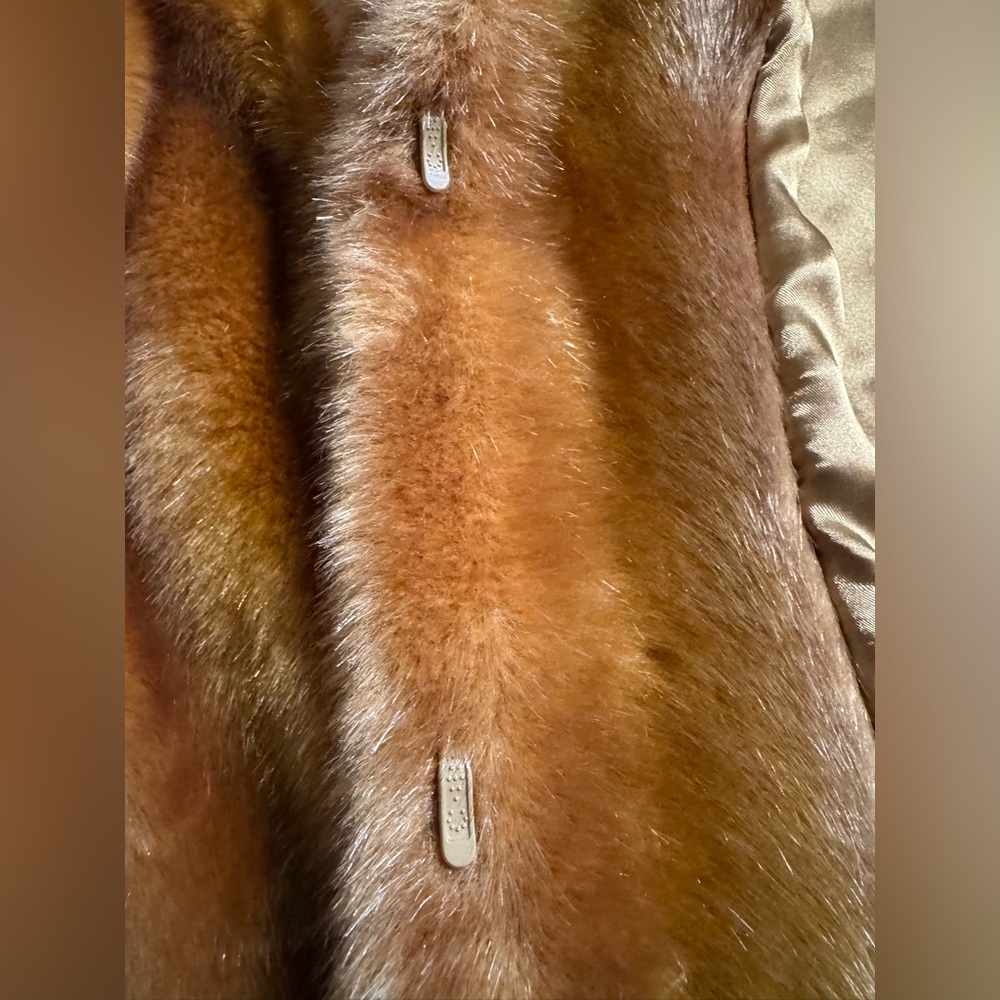 Ms. Divine Immitation Fur Coat.
Size: 3X. Women’s - Picture 10 of 16